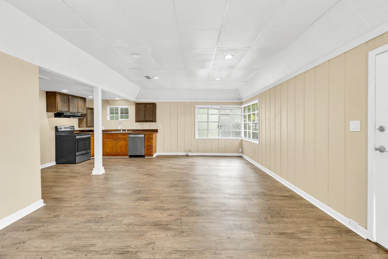 Detail Gallery Image 14 of 48 For 2210 10th Street, Sacramento,  CA 95818 - – Beds | – Baths