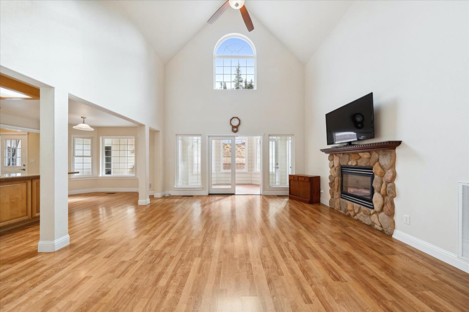 Detail Gallery Image 4 of 87 For 2995 Goose Ranch, Lewiston,  CA 96052 - 3 Beds | 2/1 Baths