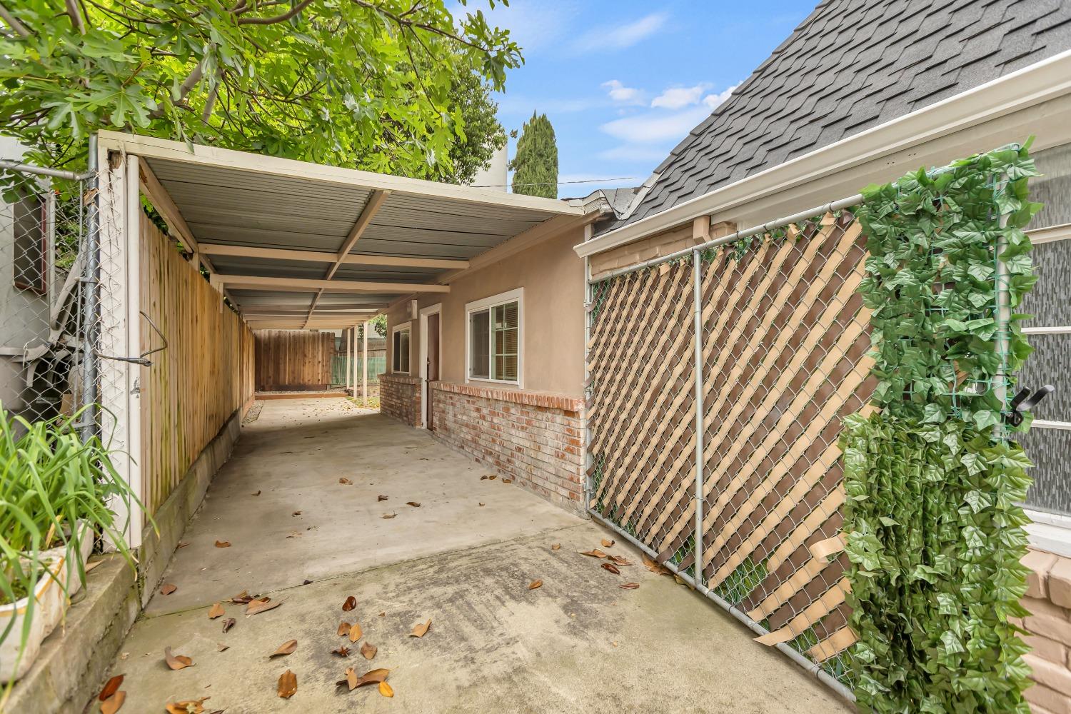 Detail Gallery Image 8 of 48 For 2210 10th Street, Sacramento,  CA 95818 - 2 Beds | 1 Baths