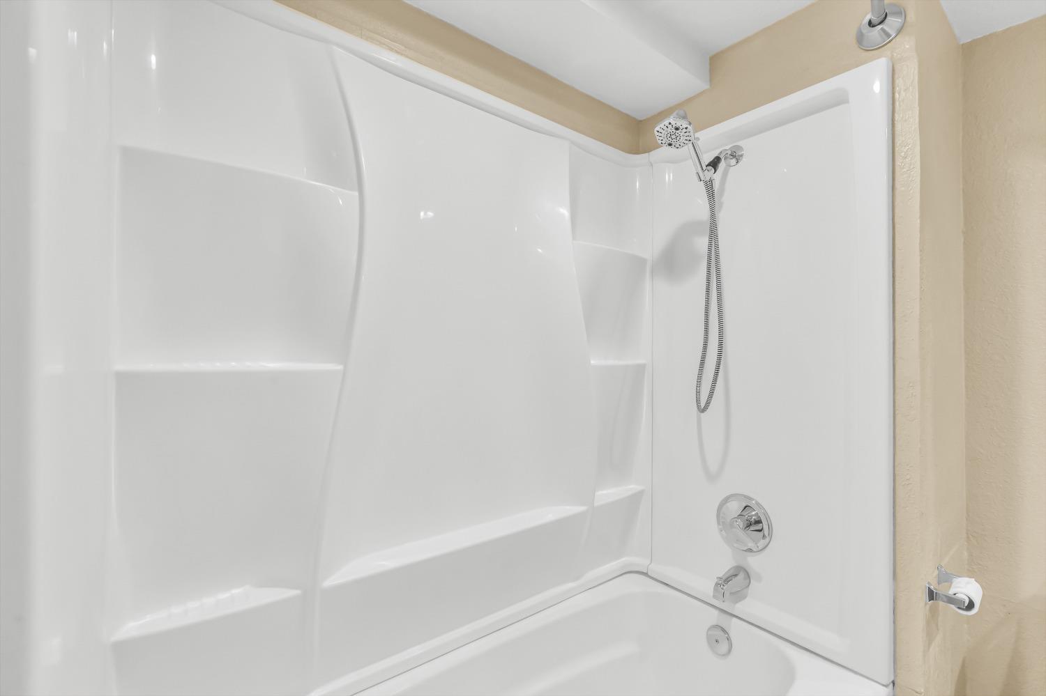Detail Gallery Image 27 of 48 For 2210 10th Street, Sacramento,  CA 95818 - 2 Beds | 1 Baths
