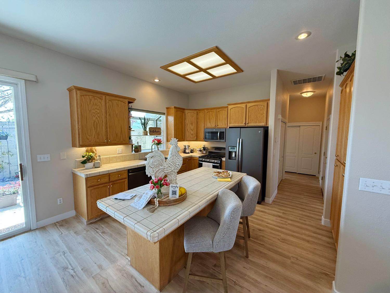 Detail Gallery Image 10 of 73 For 1375 Table Mountain Dr, Oakdale,  CA 95361 - 2 Beds | 2 Baths
