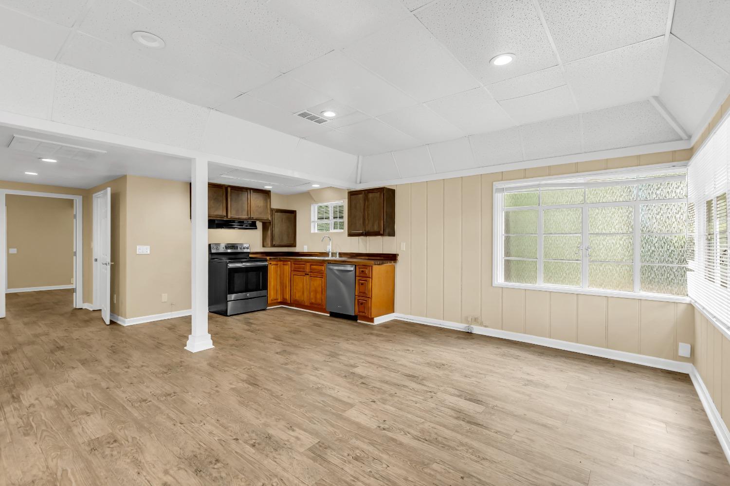 Detail Gallery Image 16 of 48 For 2210 10th Street, Sacramento,  CA 95818 - – Beds | – Baths
