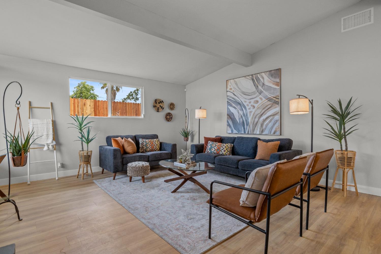 Detail Gallery Image 4 of 35 For 3711 Becerra Way, Sacramento,  CA 95821 - 4 Beds | 2 Baths
