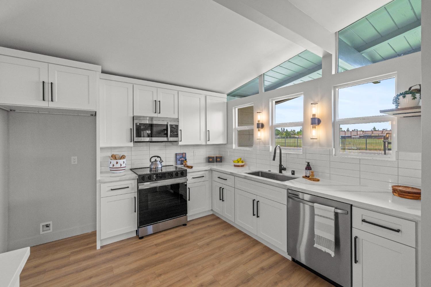 Detail Gallery Image 8 of 35 For 3711 Becerra Way, Sacramento,  CA 95821 - 4 Beds | 2 Baths