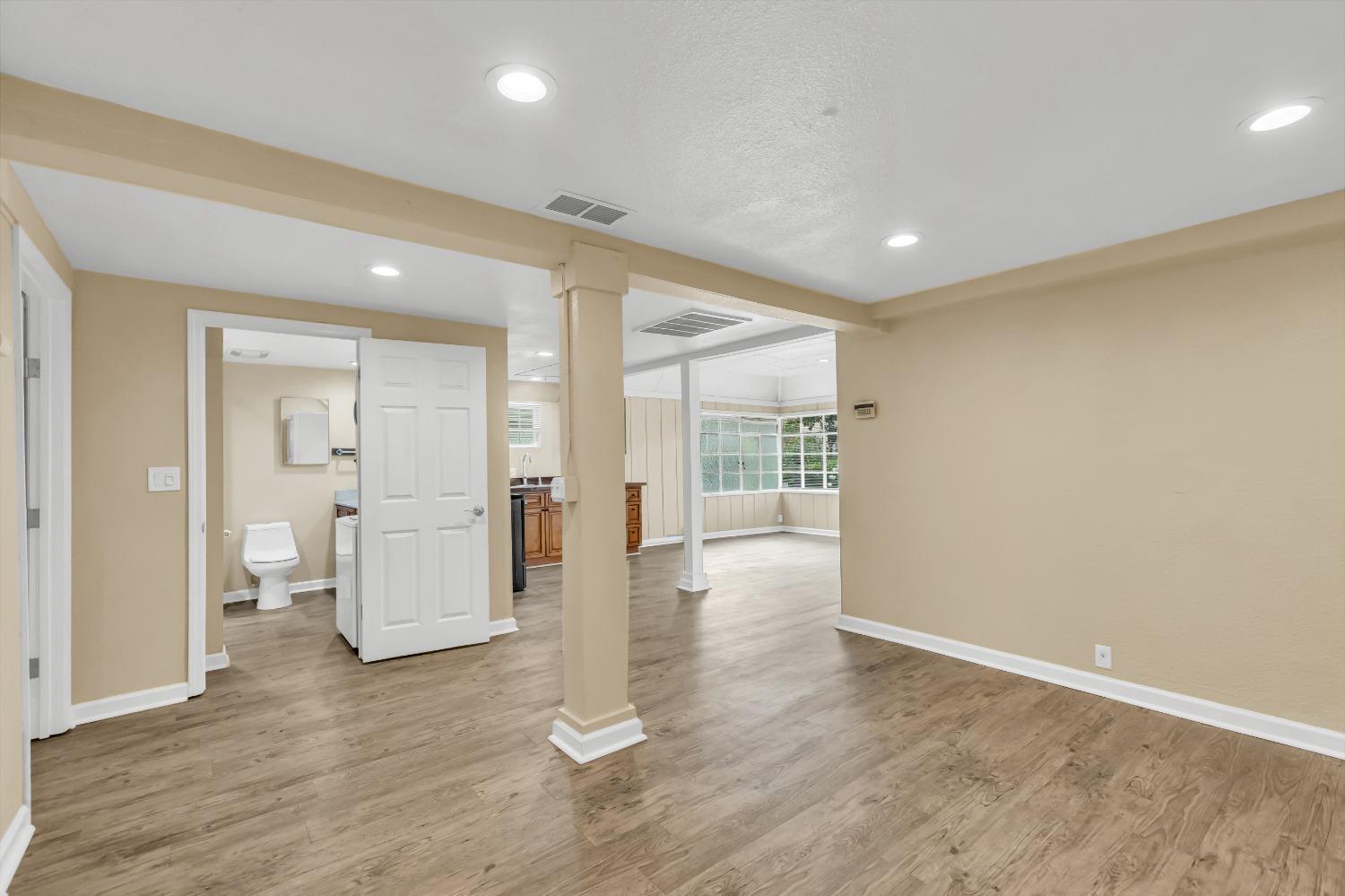 Detail Gallery Image 25 of 48 For 2210 10th Street, Sacramento,  CA 95818 - 2 Beds | 1 Baths