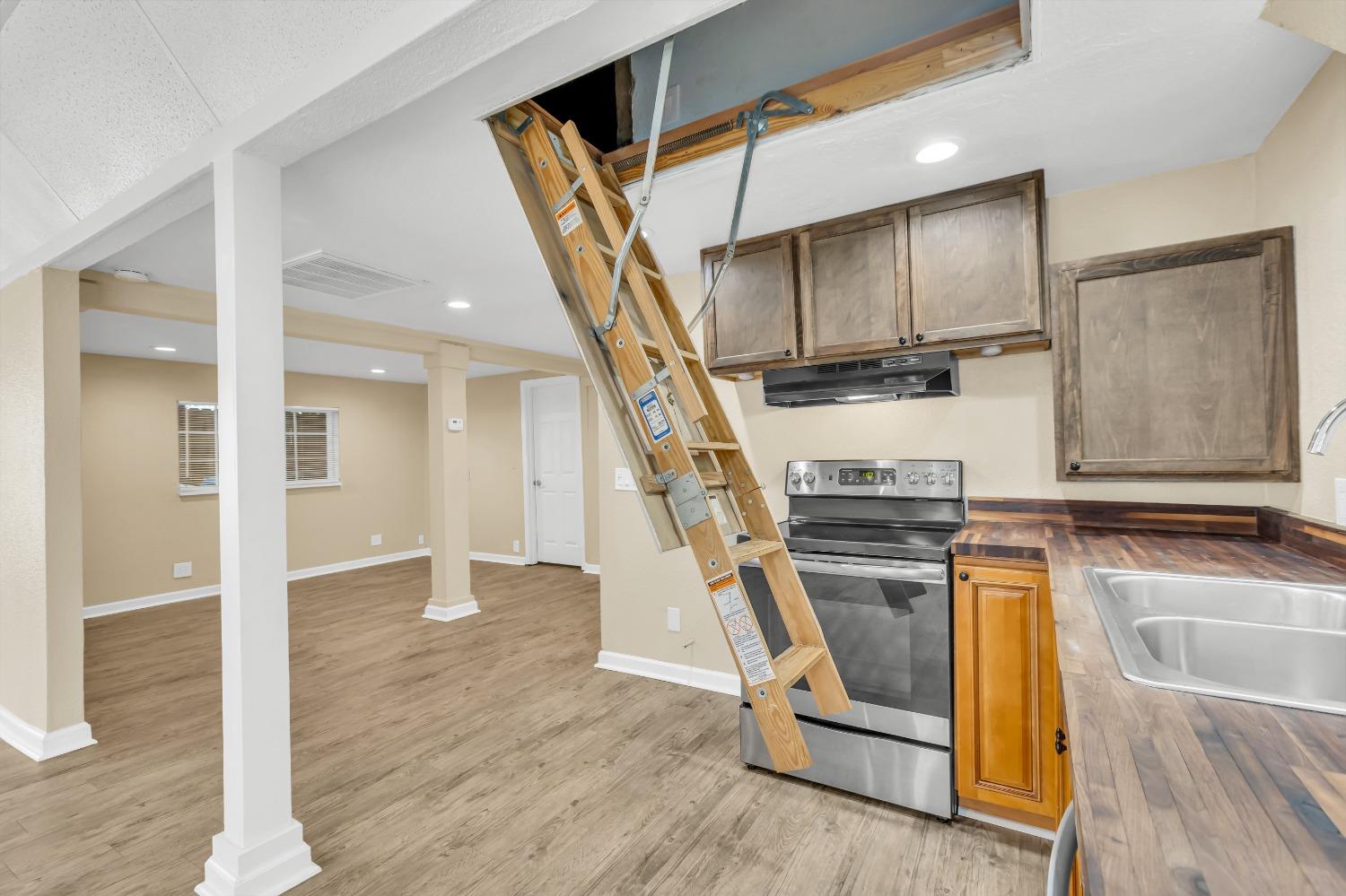 Detail Gallery Image 36 of 48 For 2210 10th Street, Sacramento,  CA 95818 - 2 Beds | 1 Baths
