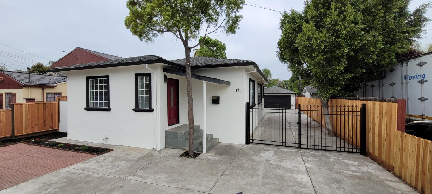 Detail Gallery Image 1 of 37 For 181 E Hedding St, San Jose,  CA 95112 - 3 Beds | 2 Baths