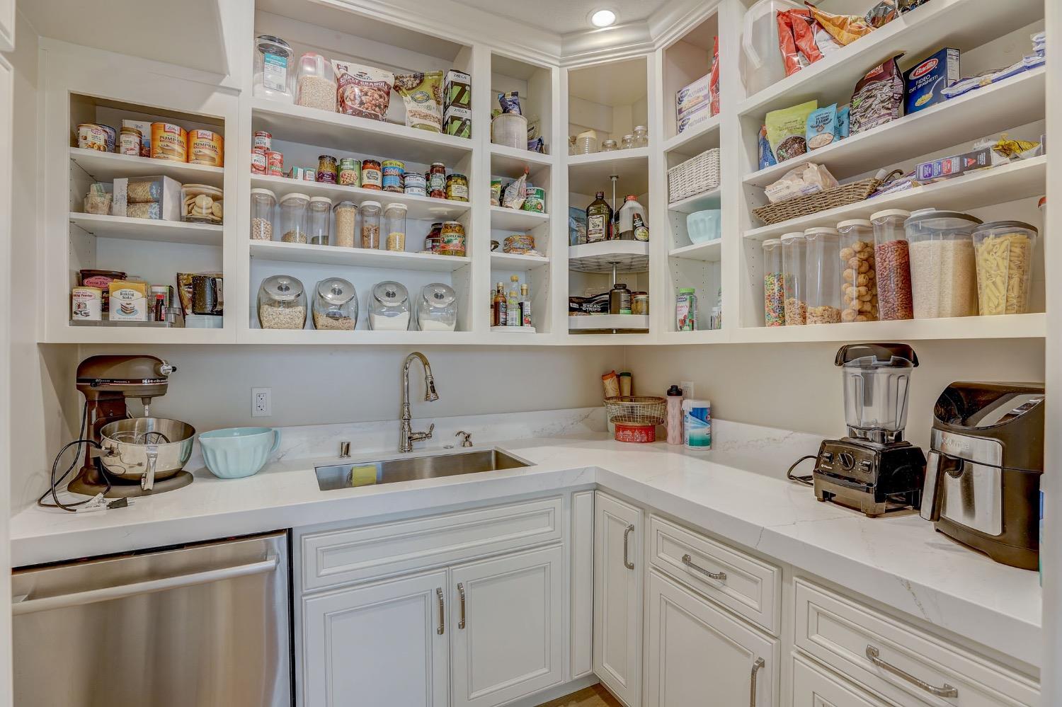Detail Gallery Image 29 of 39 For 3101 Adams Rd, Sacramento,  CA 95864 - 4 Beds | 4/2 Baths