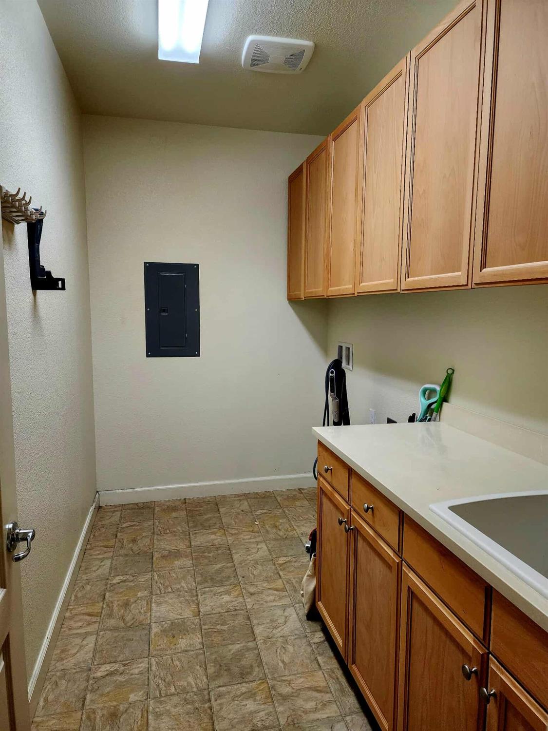 Detail Gallery Image 9 of 15 For 3573 Rapallo Way, Manteca,  CA 95337 - 4 Beds | 3/1 Baths