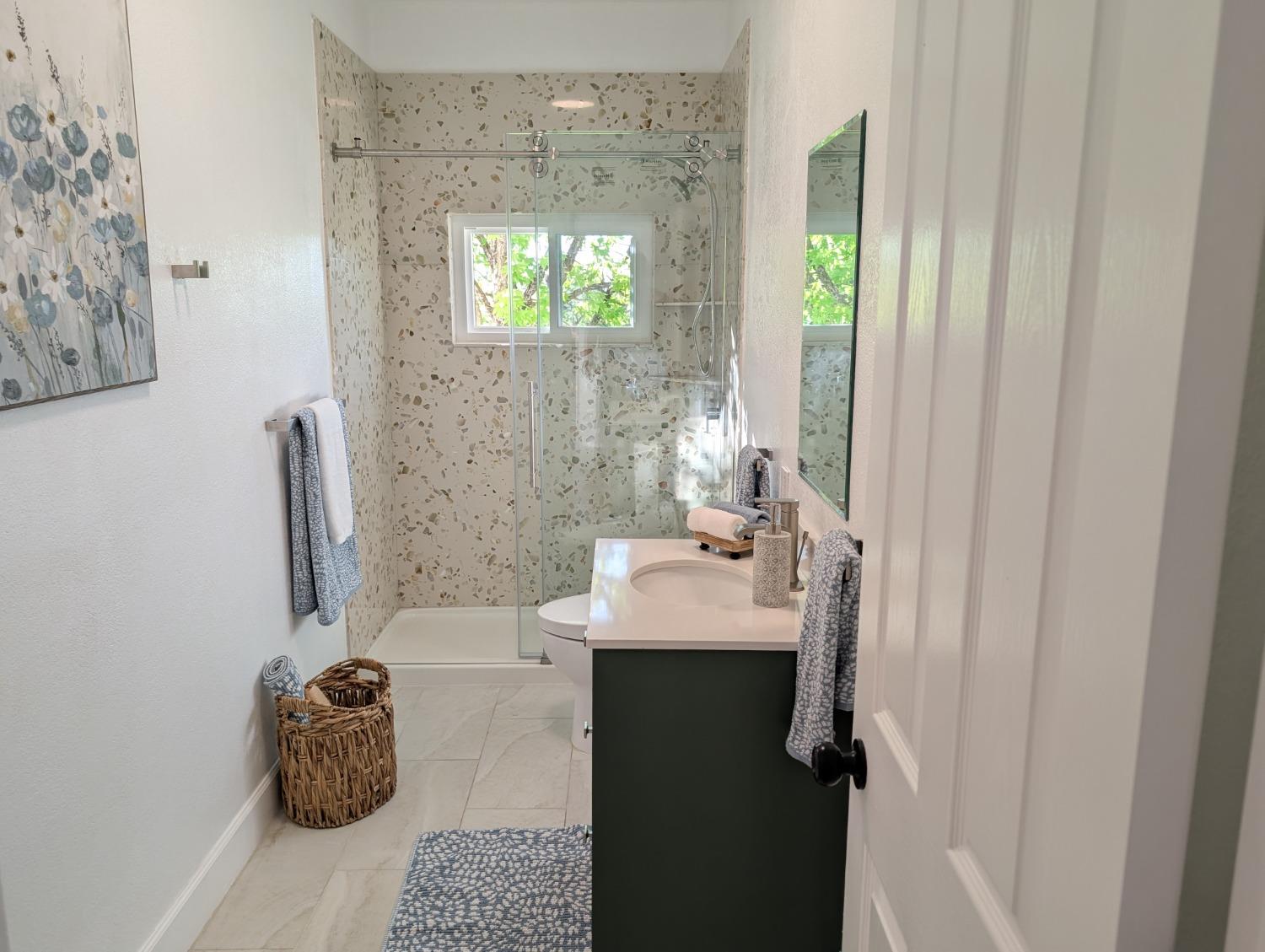 Detail Gallery Image 31 of 81 For 3740 N Lakeshore Blvd, Loomis,  CA 95650 - 4 Beds | 3 Baths
