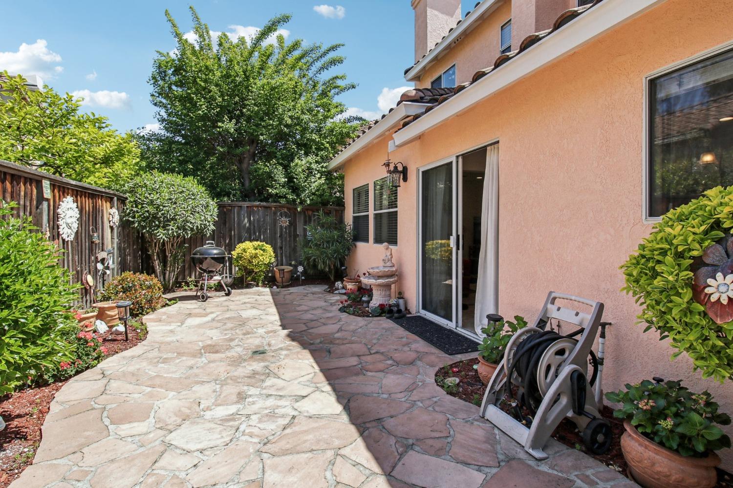 S Rock Springs Drive, Hayward, California image 37