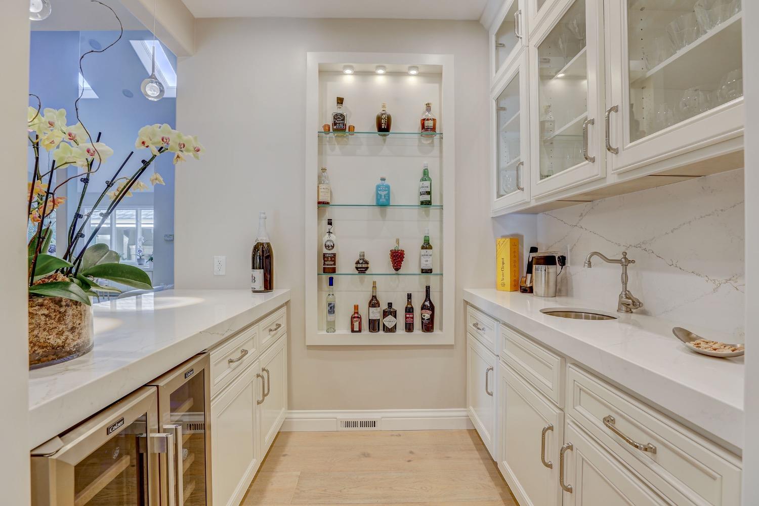 Detail Gallery Image 11 of 39 For 3101 Adams Rd, Sacramento,  CA 95864 - 4 Beds | 4/2 Baths