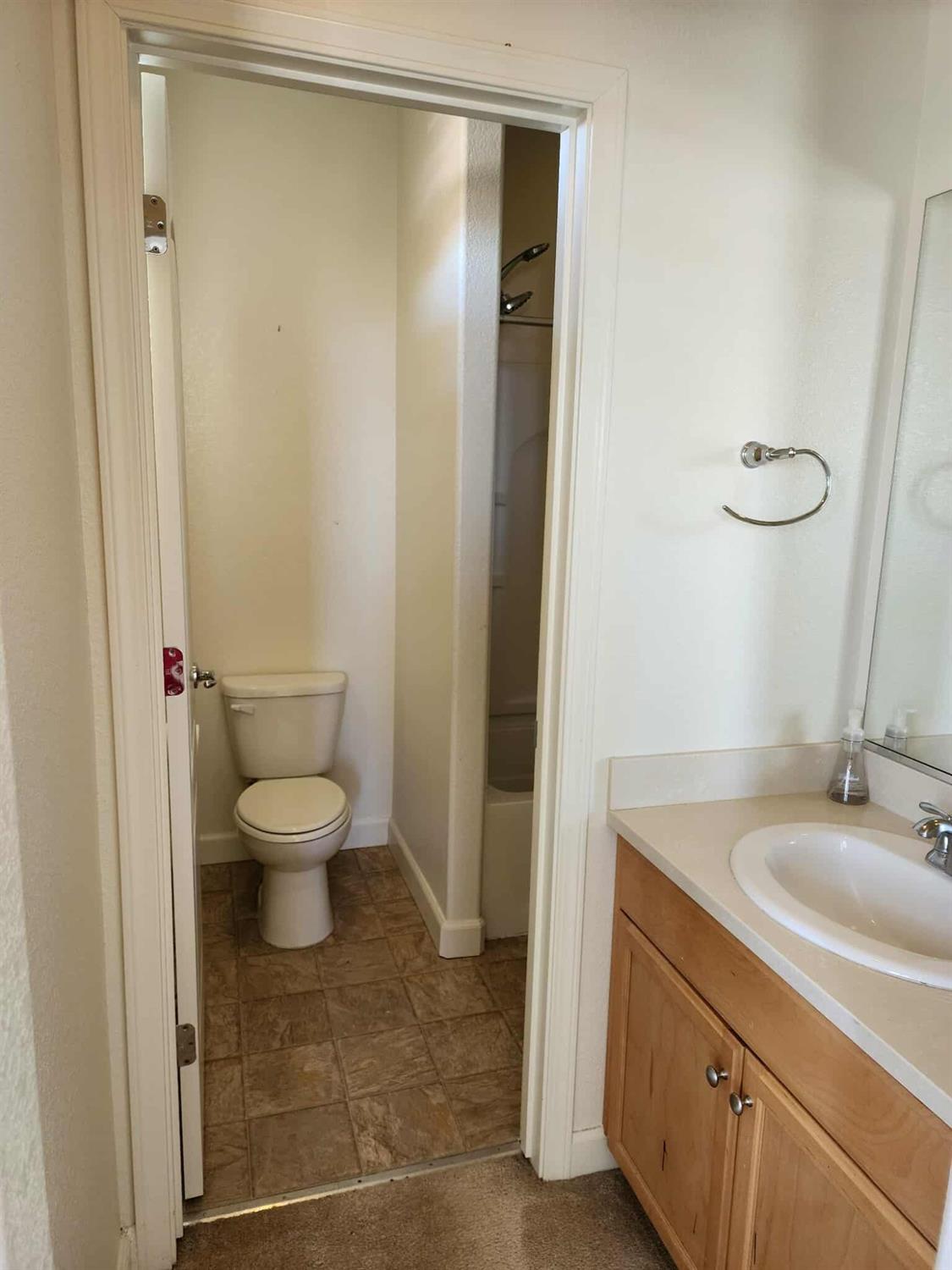 Detail Gallery Image 7 of 15 For 3573 Rapallo Way, Manteca,  CA 95337 - 4 Beds | 3/1 Baths
