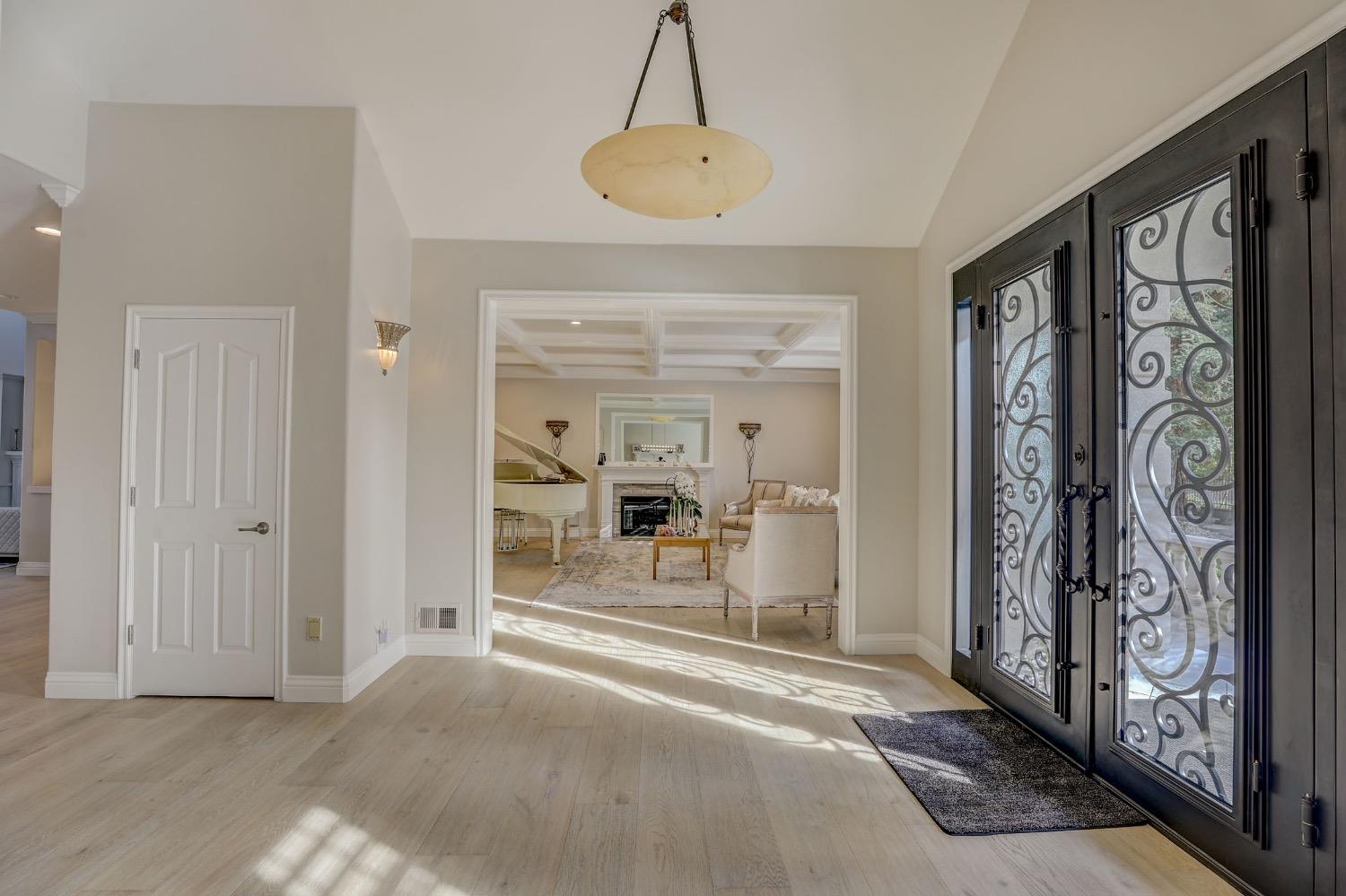 Detail Gallery Image 2 of 39 For 3101 Adams Rd, Sacramento,  CA 95864 - 4 Beds | 4/2 Baths