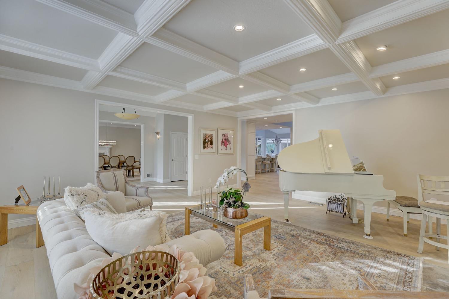 Detail Gallery Image 9 of 39 For 3101 Adams Rd, Sacramento,  CA 95864 - 4 Beds | 4/2 Baths