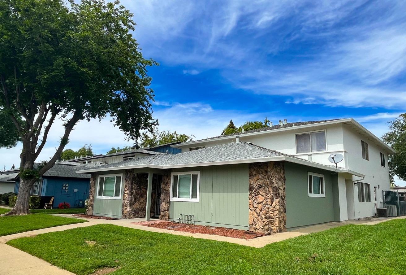 Detail Gallery Image 1 of 17 For 1227 Casita Dr #2,  Yuba City,  CA 95991 - 2 Beds | 2 Baths