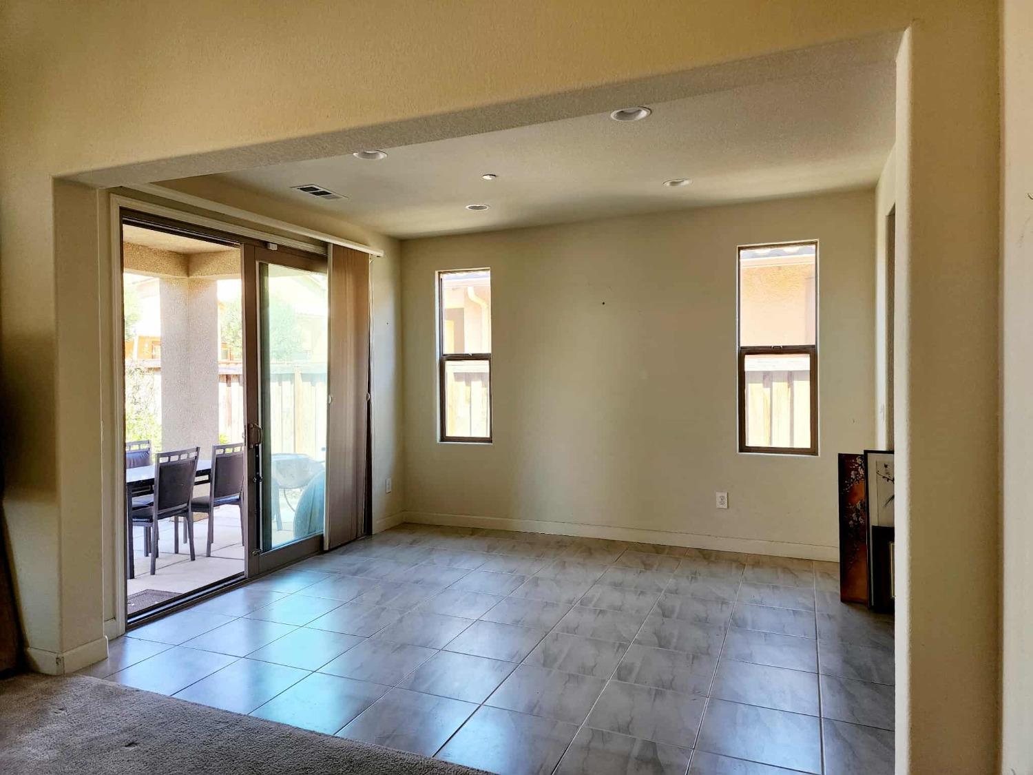 Detail Gallery Image 14 of 15 For 3573 Rapallo Way, Manteca,  CA 95337 - 4 Beds | 3/1 Baths