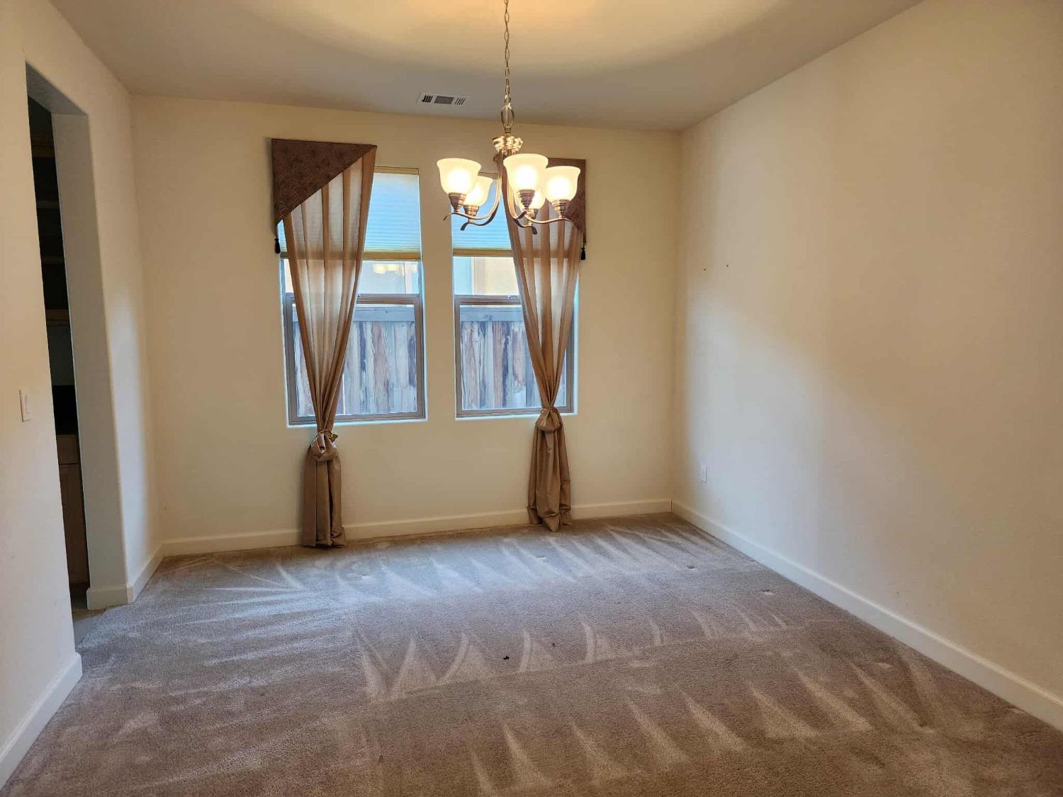 Detail Gallery Image 3 of 15 For 3573 Rapallo Way, Manteca,  CA 95337 - 4 Beds | 3/1 Baths
