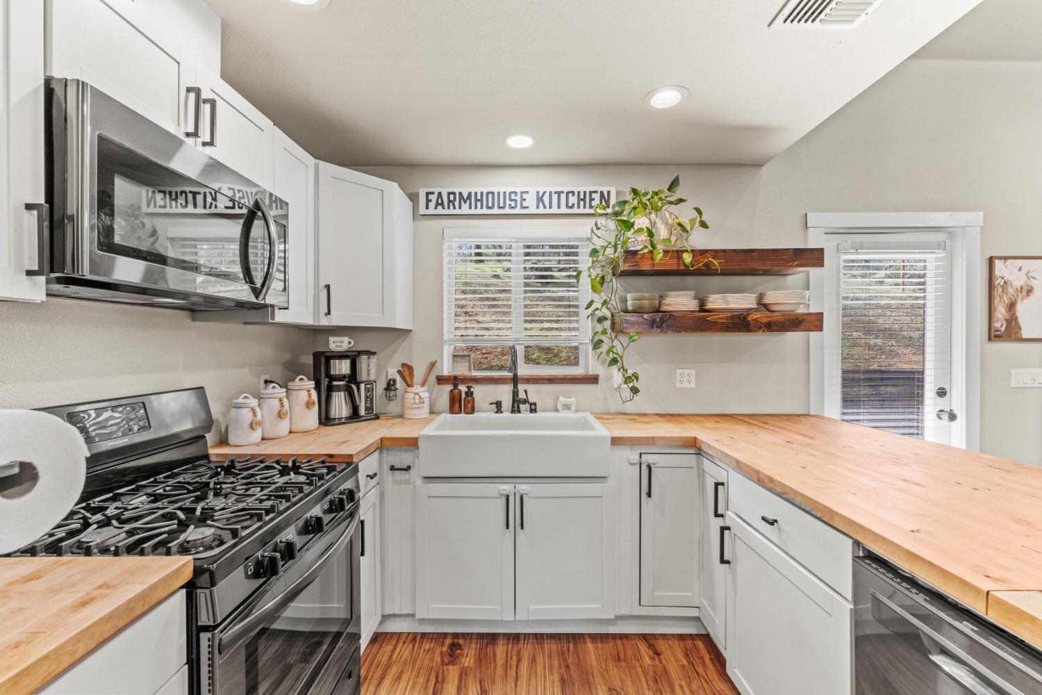 Detail Gallery Image 3 of 75 For 11293 Shadow Ln, Browns Valley,  CA 95918 - 3 Beds | 3 Baths