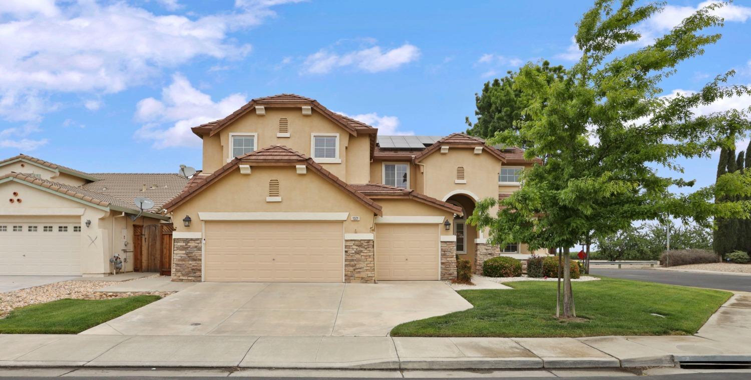 Detail Gallery Image 1 of 72 For 1321 Tulloch Dr, Tracy,  CA 95304 - 4 Beds | 3 Baths