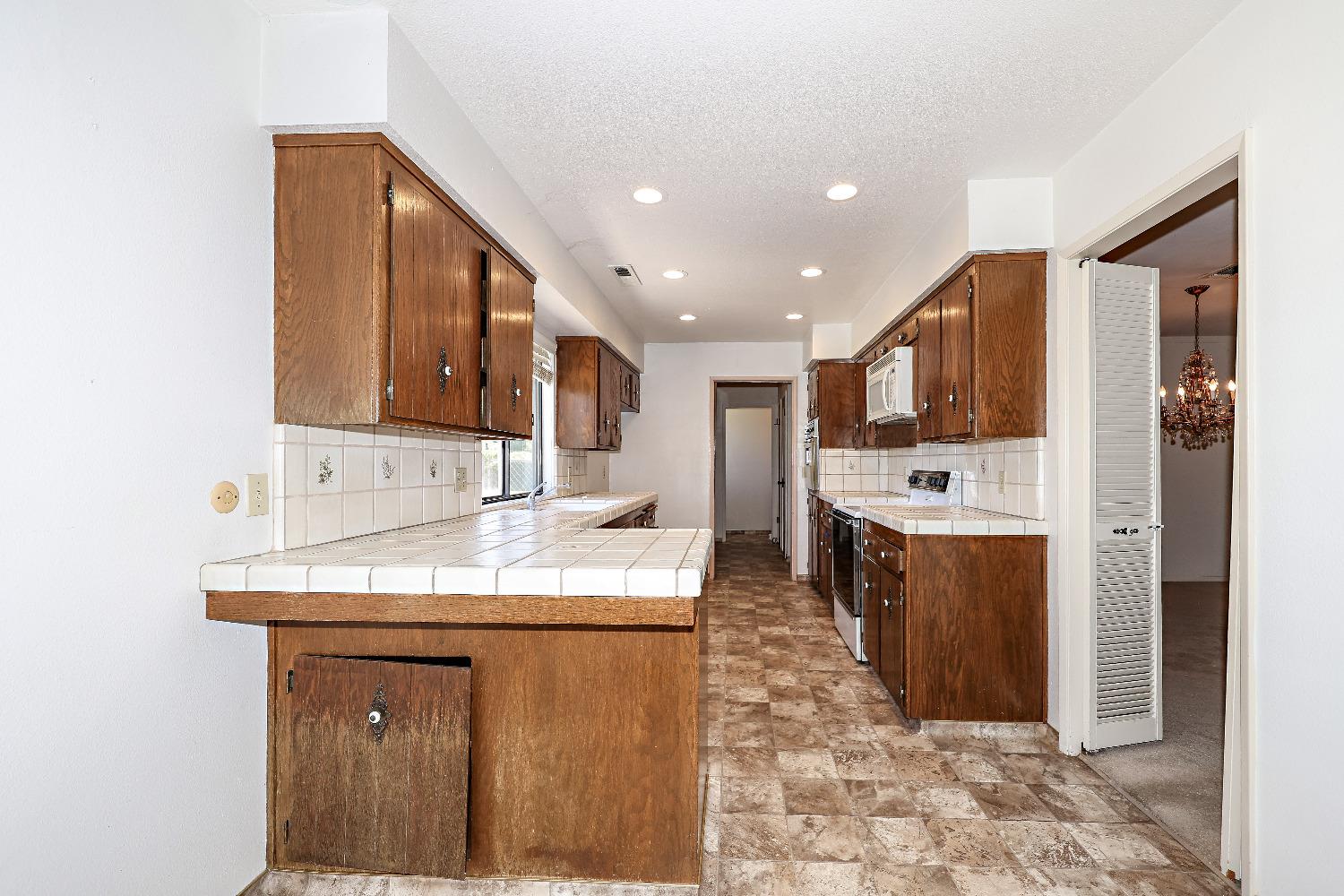 Detail Gallery Image 15 of 75 For 5924 Cherub Ln, Atwater,  CA 95301 - 4 Beds | 2/1 Baths
