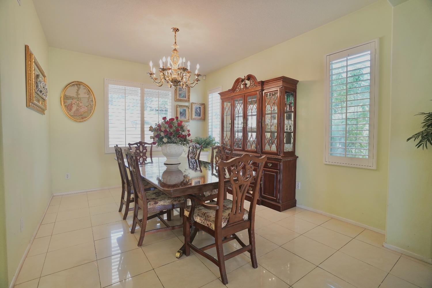 Detail Gallery Image 13 of 69 For 12597 Poinsetta Dr, Riverside,  CA 95203 - 6 Beds | 4 Baths