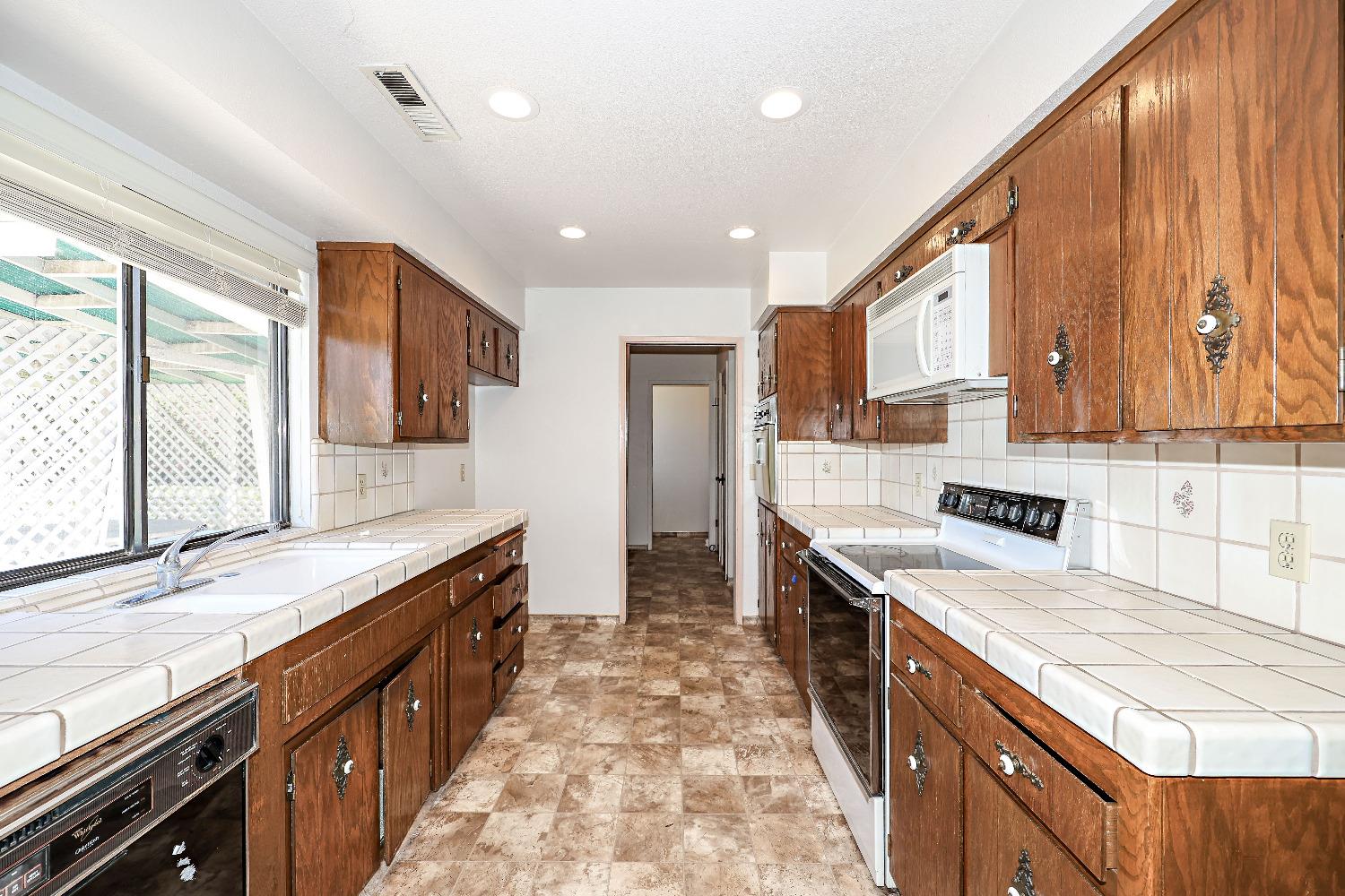 Detail Gallery Image 16 of 75 For 5924 Cherub Ln, Atwater,  CA 95301 - 4 Beds | 2/1 Baths