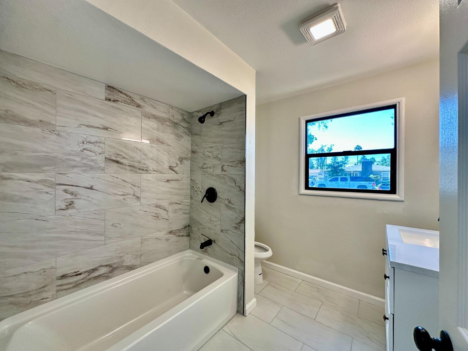 Detail Gallery Image 15 of 28 For 2329 Miller Ave, Modesto,  CA 95354 - 2 Beds | 1 Baths