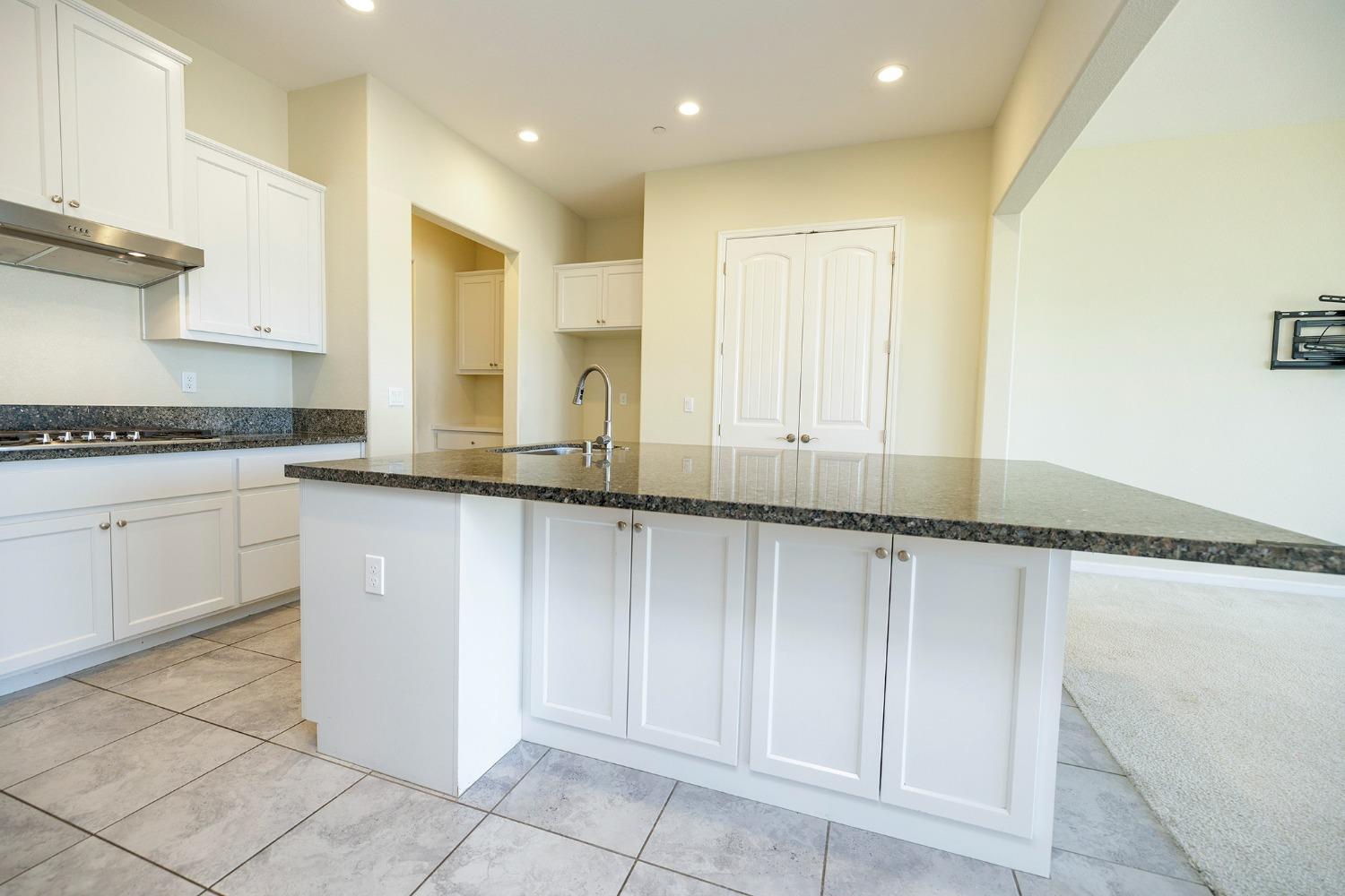 Detail Gallery Image 12 of 37 For 1526 S Deborah Cir, Escalon,  CA 95320 - 4 Beds | 2/1 Baths