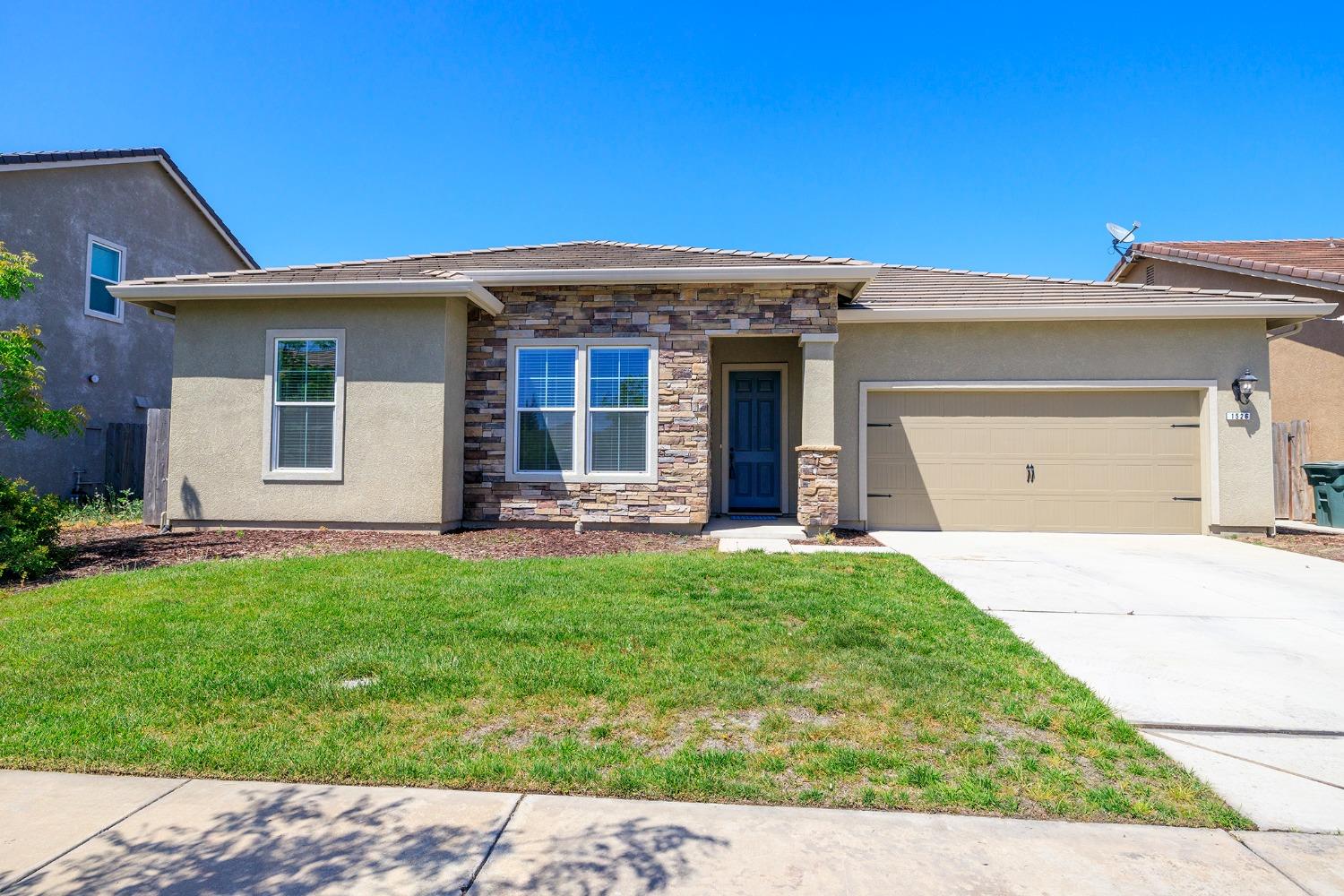 Detail Gallery Image 1 of 37 For 1526 S Deborah Cir, Escalon,  CA 95320 - 4 Beds | 2/1 Baths