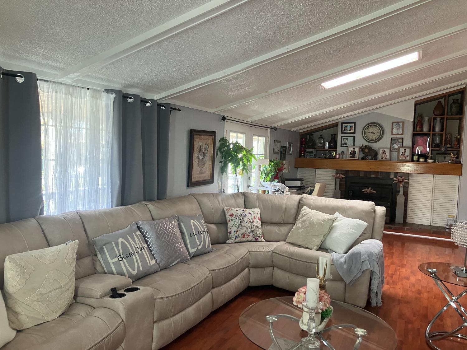Detail Gallery Image 2 of 15 For 496 Chateau La Salle Dr, San Jose,  CA 95111 - 3 Beds | 2 Baths