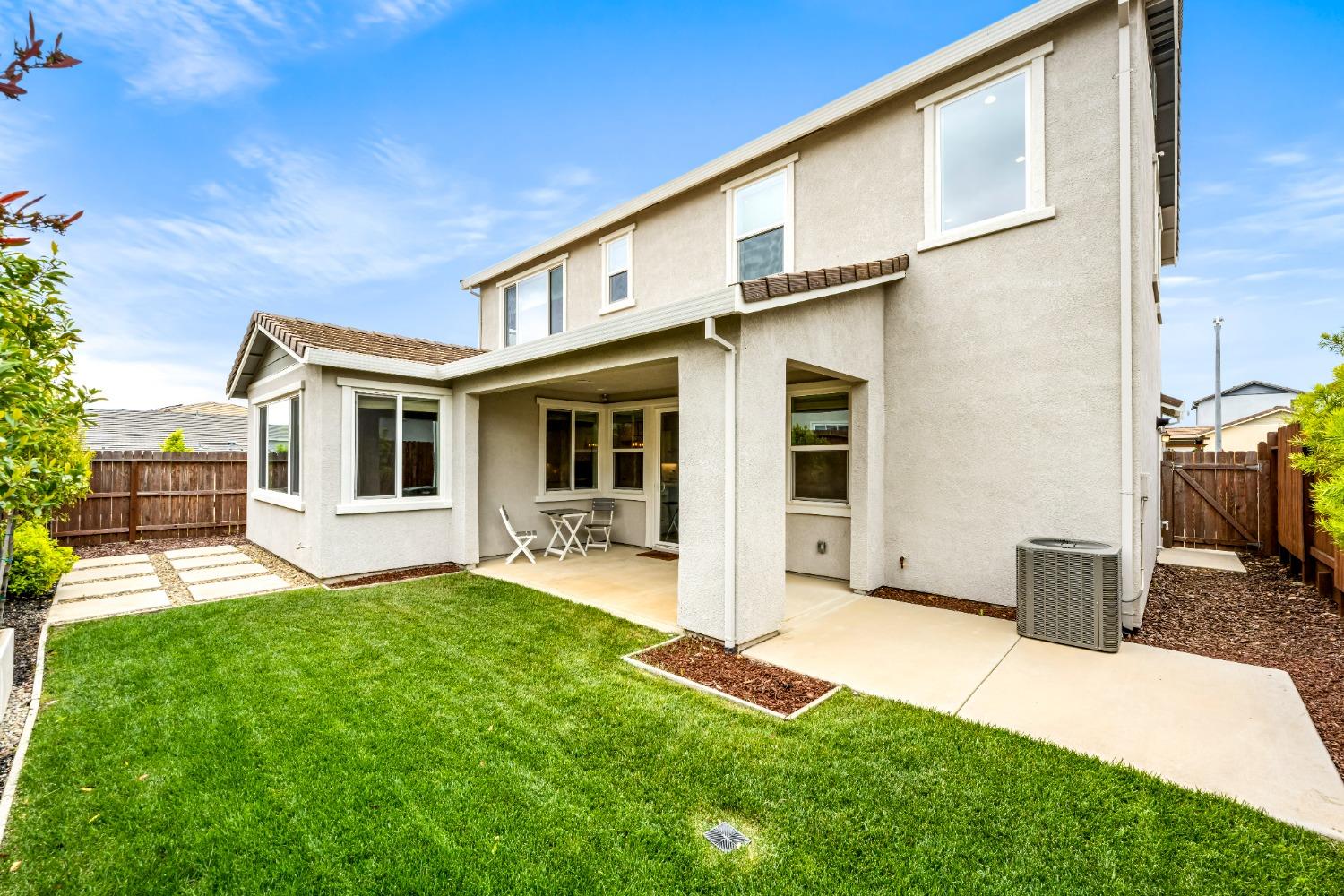 Detail Gallery Image 6 of 85 For 12716 La Granada Way, Rancho Cordova,  CA 95742 - 4 Beds | 3 Baths