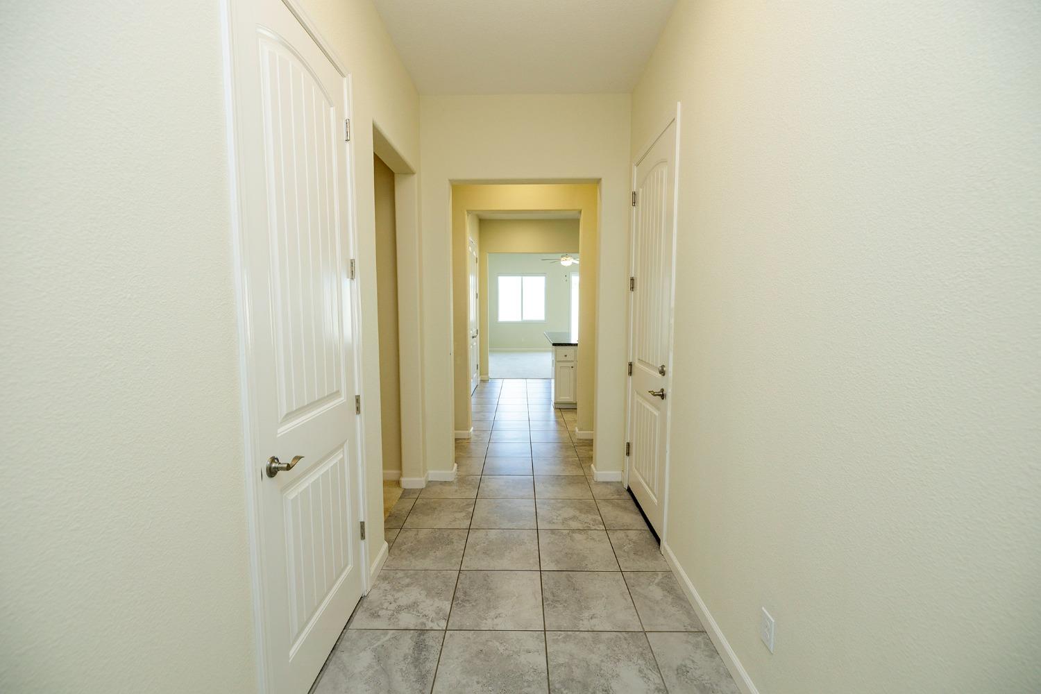 Detail Gallery Image 6 of 37 For 1526 S Deborah Cir, Escalon,  CA 95320 - 4 Beds | 2/1 Baths