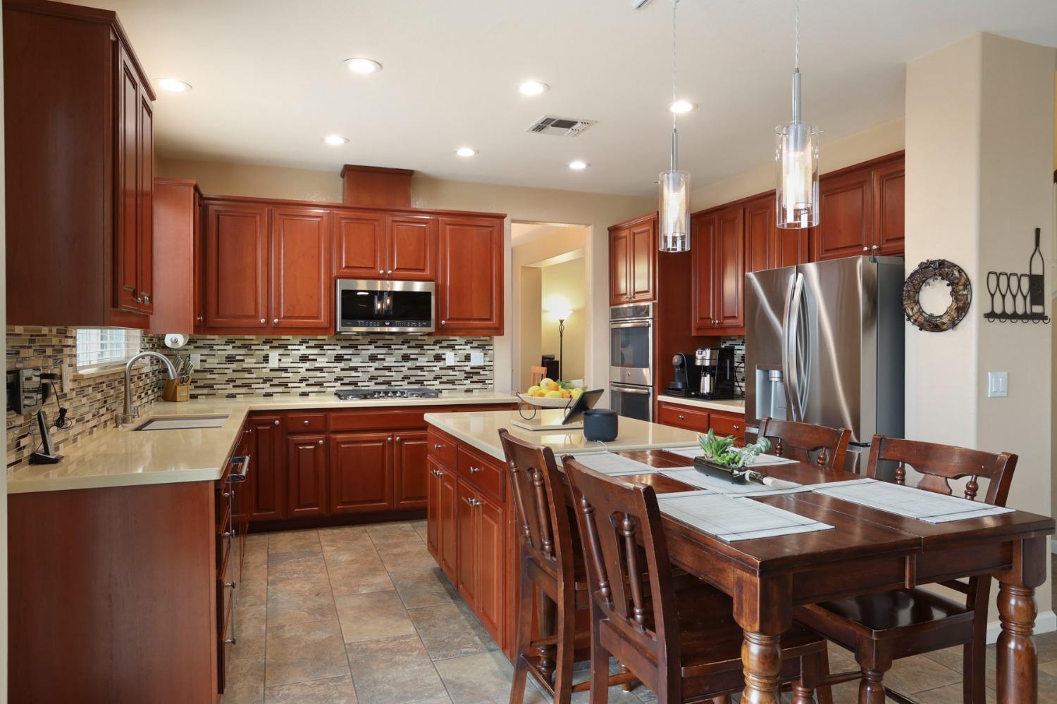 Detail Gallery Image 17 of 72 For 1321 Tulloch Dr, Tracy,  CA 95304 - 4 Beds | 3 Baths
