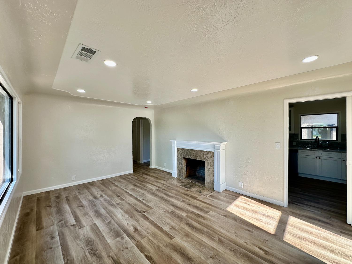 Detail Gallery Image 5 of 28 For 2329 Miller Ave, Modesto,  CA 95354 - 2 Beds | 1 Baths
