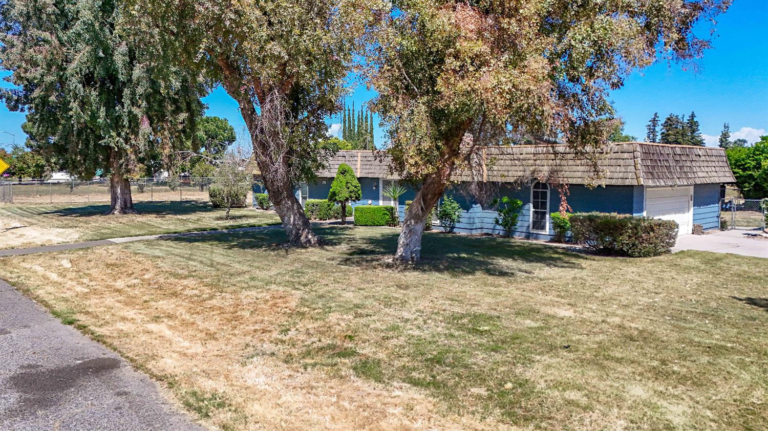 Detail Gallery Image 5 of 75 For 5924 Cherub Ln, Atwater,  CA 95301 - 4 Beds | 2/1 Baths