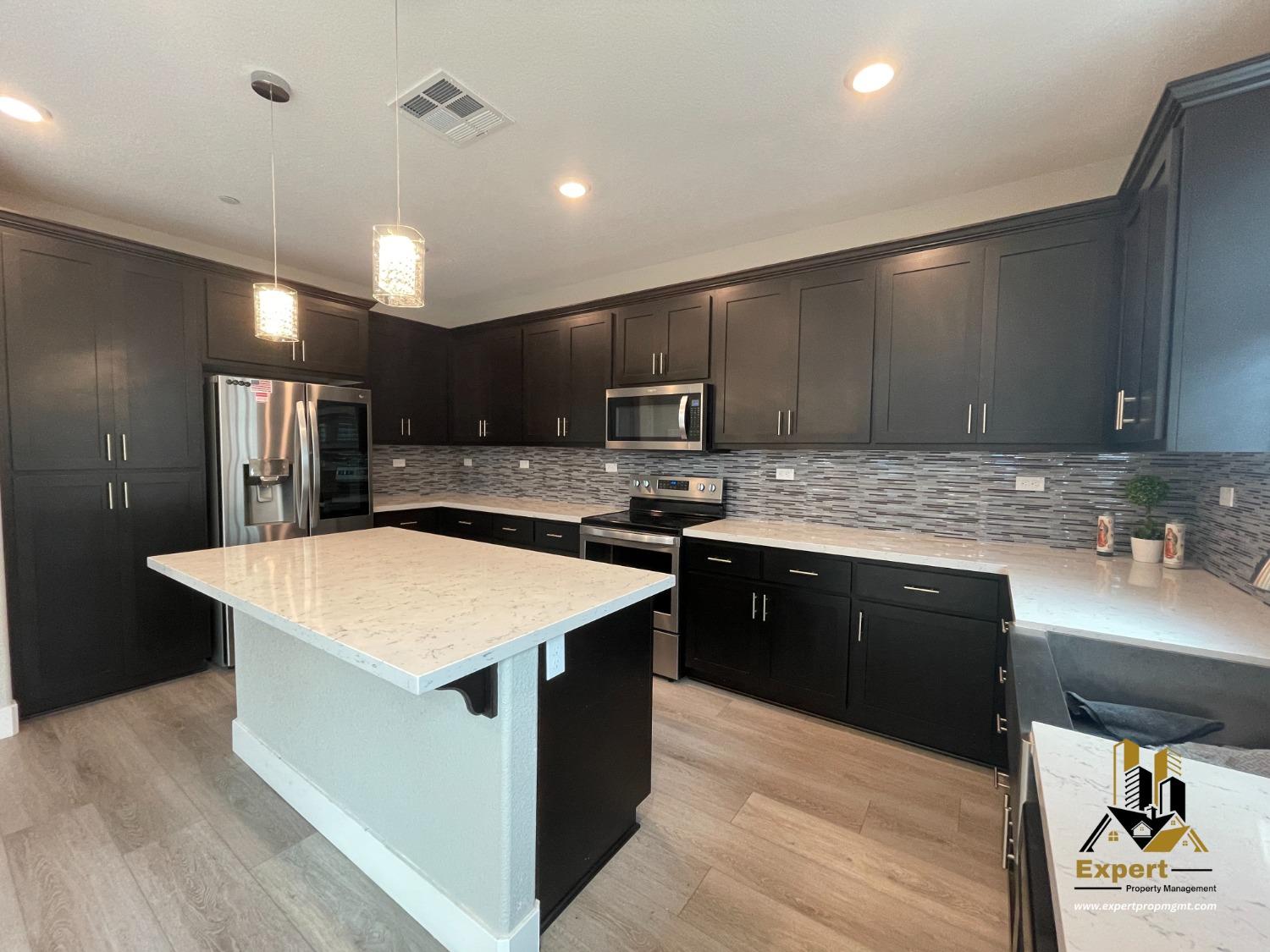 Detail Gallery Image 4 of 21 For 3896 Firestar Way, Sacramento,  CA 95834 - 4 Beds | 3 Baths