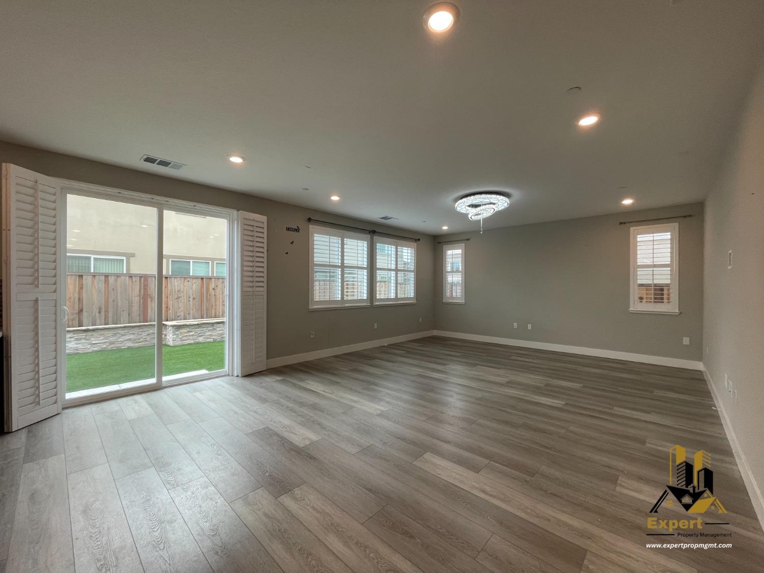 Detail Gallery Image 2 of 21 For 3896 Firestar Way, Sacramento,  CA 95834 - 4 Beds | 3 Baths