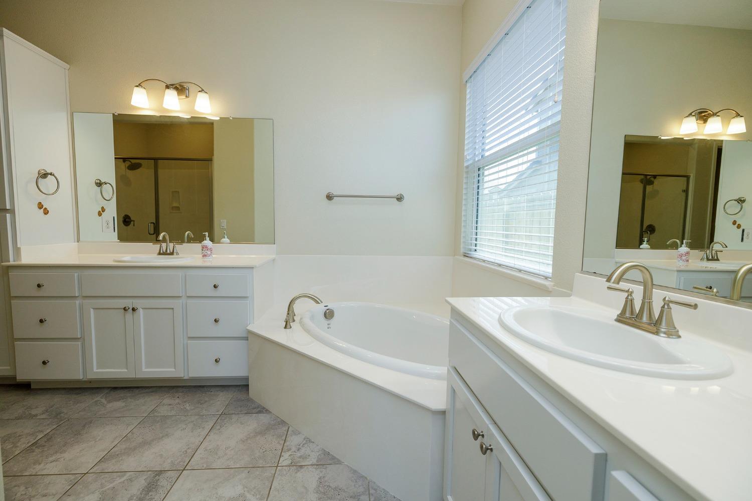 Detail Gallery Image 21 of 37 For 1526 S Deborah Cir, Escalon,  CA 95320 - 4 Beds | 2/1 Baths