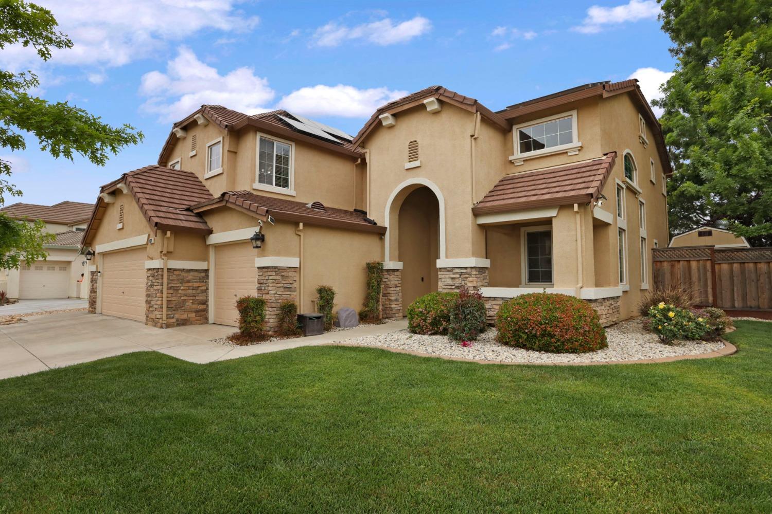 Detail Gallery Image 2 of 72 For 1321 Tulloch Dr, Tracy,  CA 95304 - 4 Beds | 3 Baths