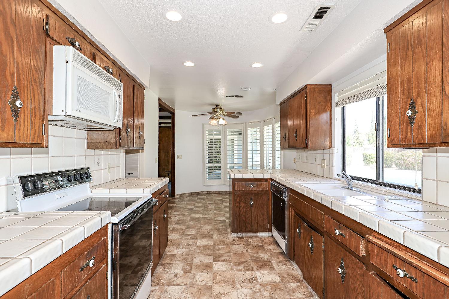 Detail Gallery Image 18 of 75 For 5924 Cherub Ln, Atwater,  CA 95301 - 4 Beds | 2/1 Baths
