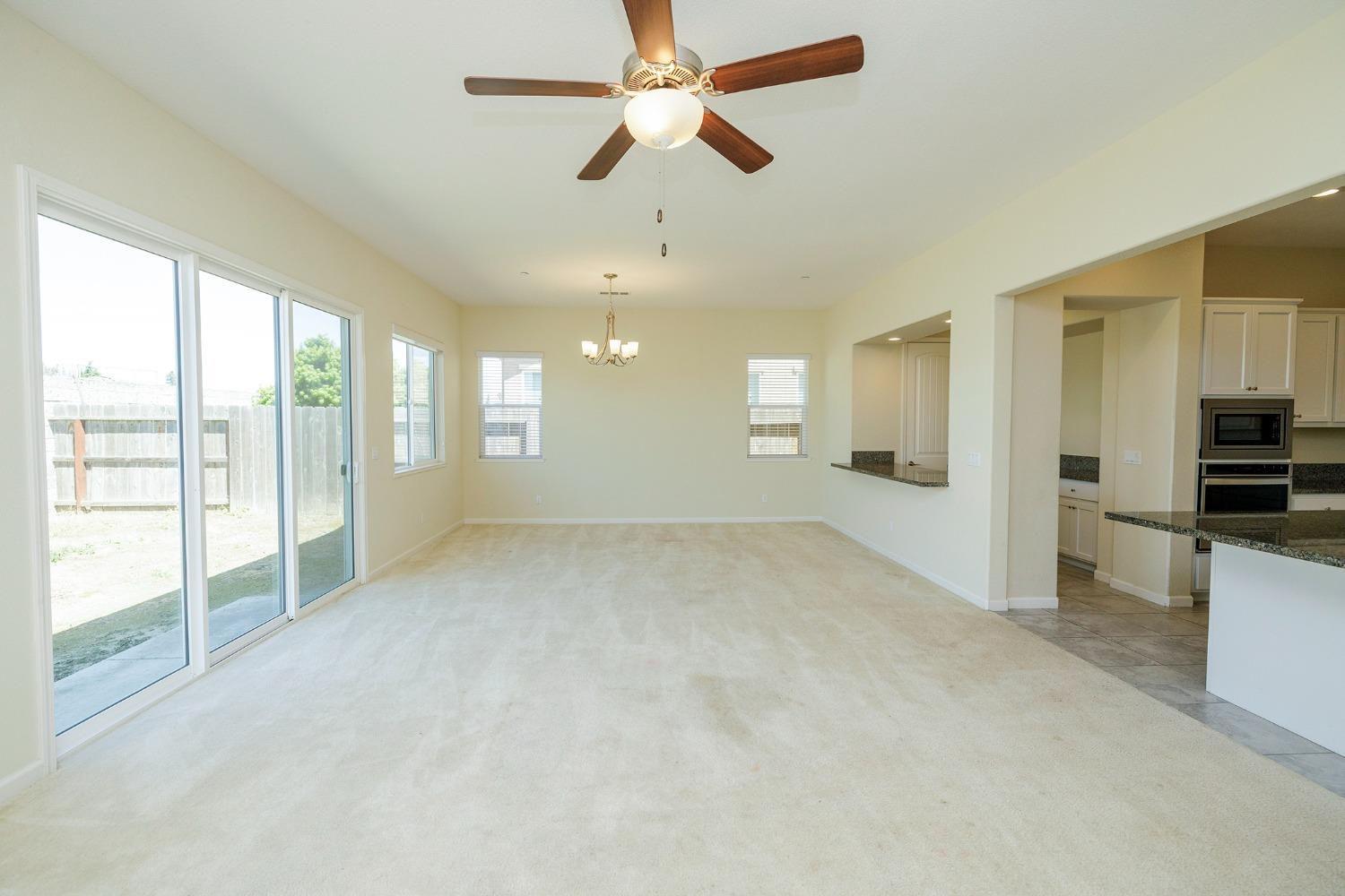 Detail Gallery Image 15 of 37 For 1526 S Deborah Cir, Escalon,  CA 95320 - 4 Beds | 2/1 Baths