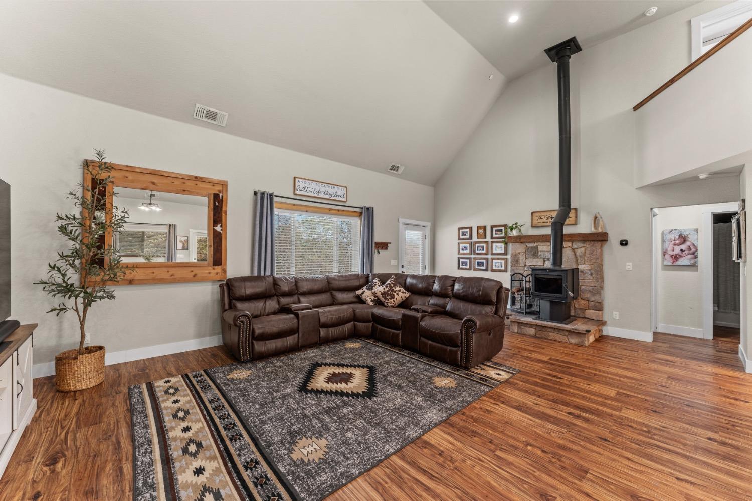 Detail Gallery Image 10 of 75 For 11293 Shadow Ln, Browns Valley,  CA 95918 - 3 Beds | 3 Baths