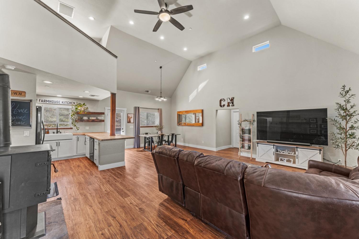 Detail Gallery Image 8 of 75 For 11293 Shadow Ln, Browns Valley,  CA 95918 - 3 Beds | 3 Baths