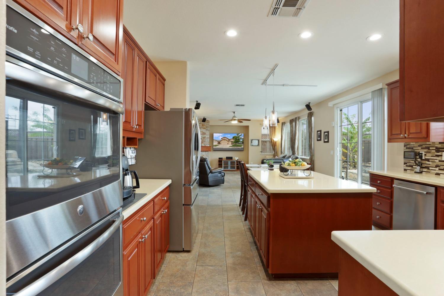 Detail Gallery Image 12 of 72 For 1321 Tulloch Dr, Tracy,  CA 95304 - 4 Beds | 3 Baths