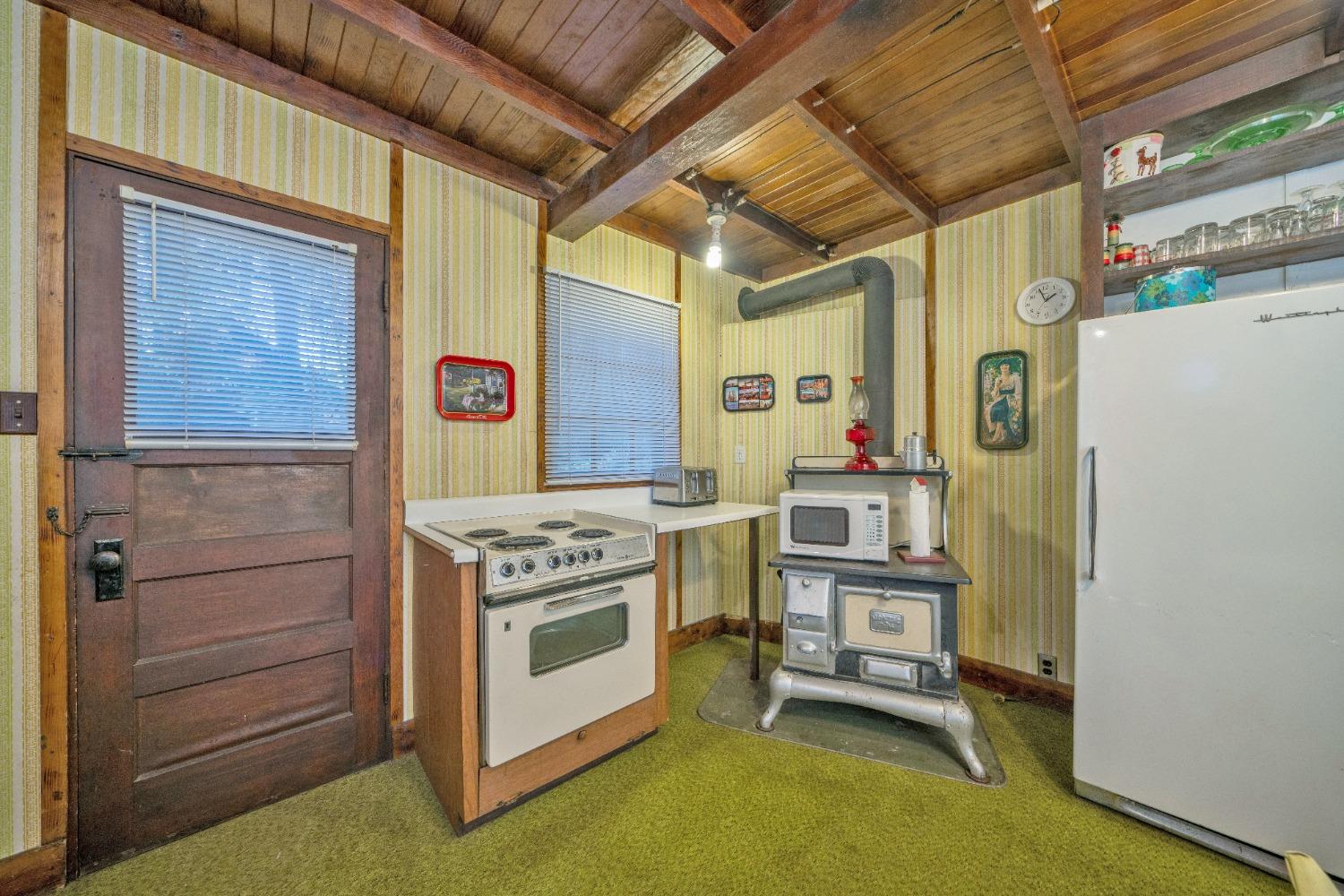 Detail Gallery Image 6 of 40 For 10192 Bull Creek Rd, Pollock Pines,  CA 95726 - 3 Beds | 1 Baths