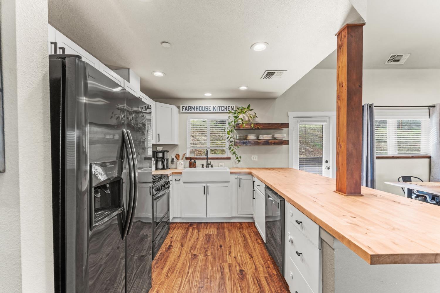 Detail Gallery Image 15 of 75 For 11293 Shadow Ln, Browns Valley,  CA 95918 - 3 Beds | 3 Baths