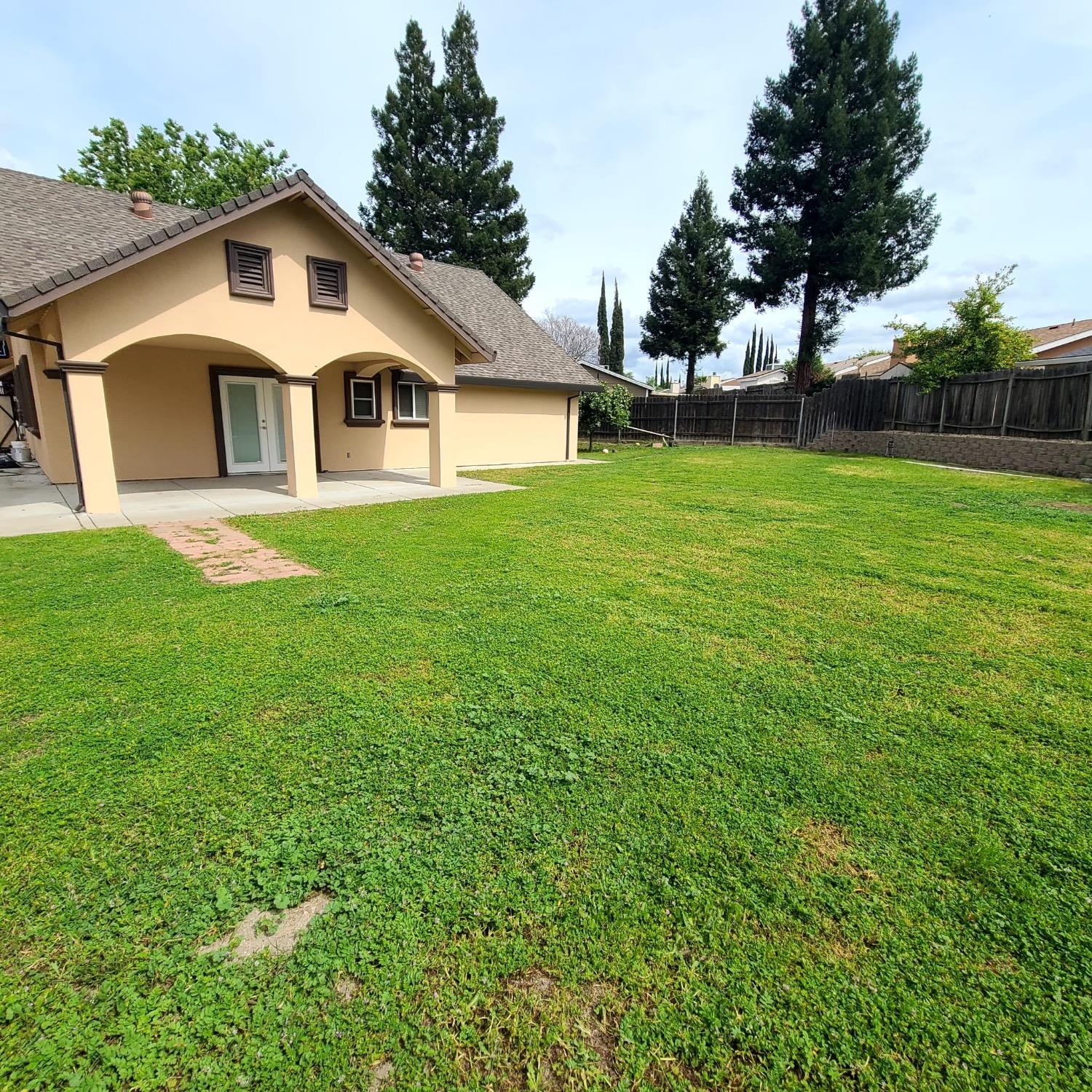 Detail Gallery Image 3 of 26 For 6833 Butterball Way, Sacramento,  CA 95842 - 6 Beds | 4 Baths