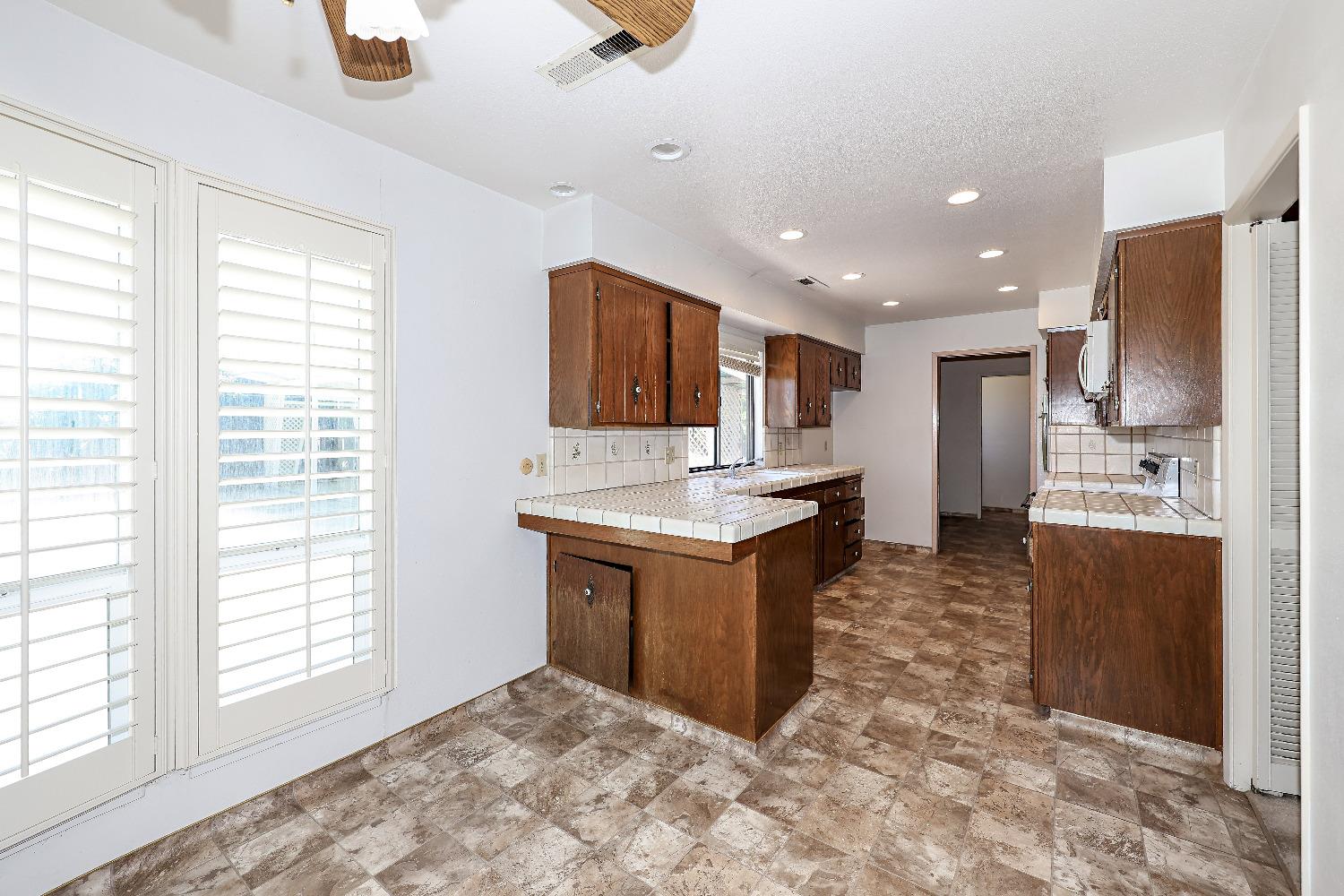 Detail Gallery Image 14 of 75 For 5924 Cherub Ln, Atwater,  CA 95301 - 4 Beds | 2/1 Baths