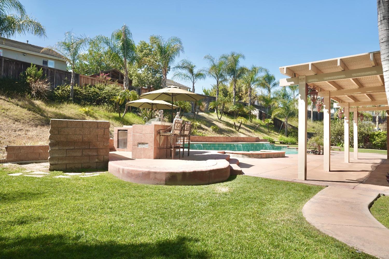 Detail Gallery Image 21 of 69 For 12597 Poinsetta Dr, Riverside,  CA 95203 - 6 Beds | 4 Baths